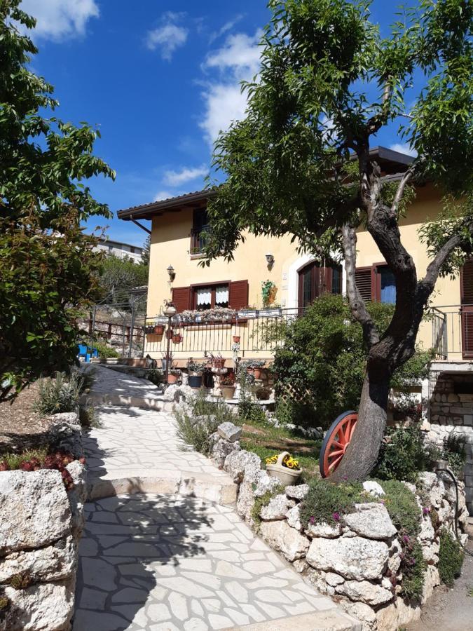 Il Girasole Bed & Breakfast Castelvecchio Calvisio ภายนอก รูปภาพ